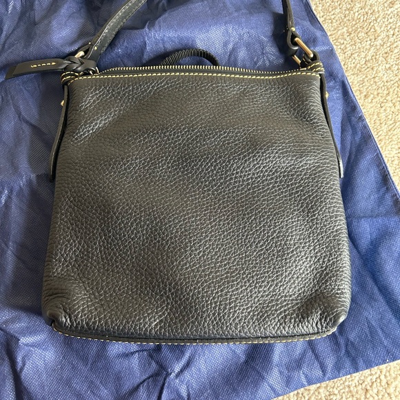 Dooney & Bourke black leather pebble letter carrier crossbody no dust bag cover - Picture 4 of 10